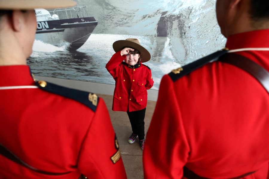 Jeff Schwarz lance la série de ventes aux enchères 2024 pour soutenir les familles des agents tombés au service